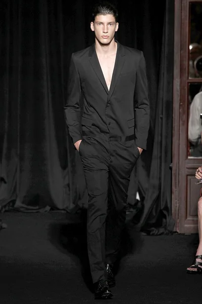 Look 14